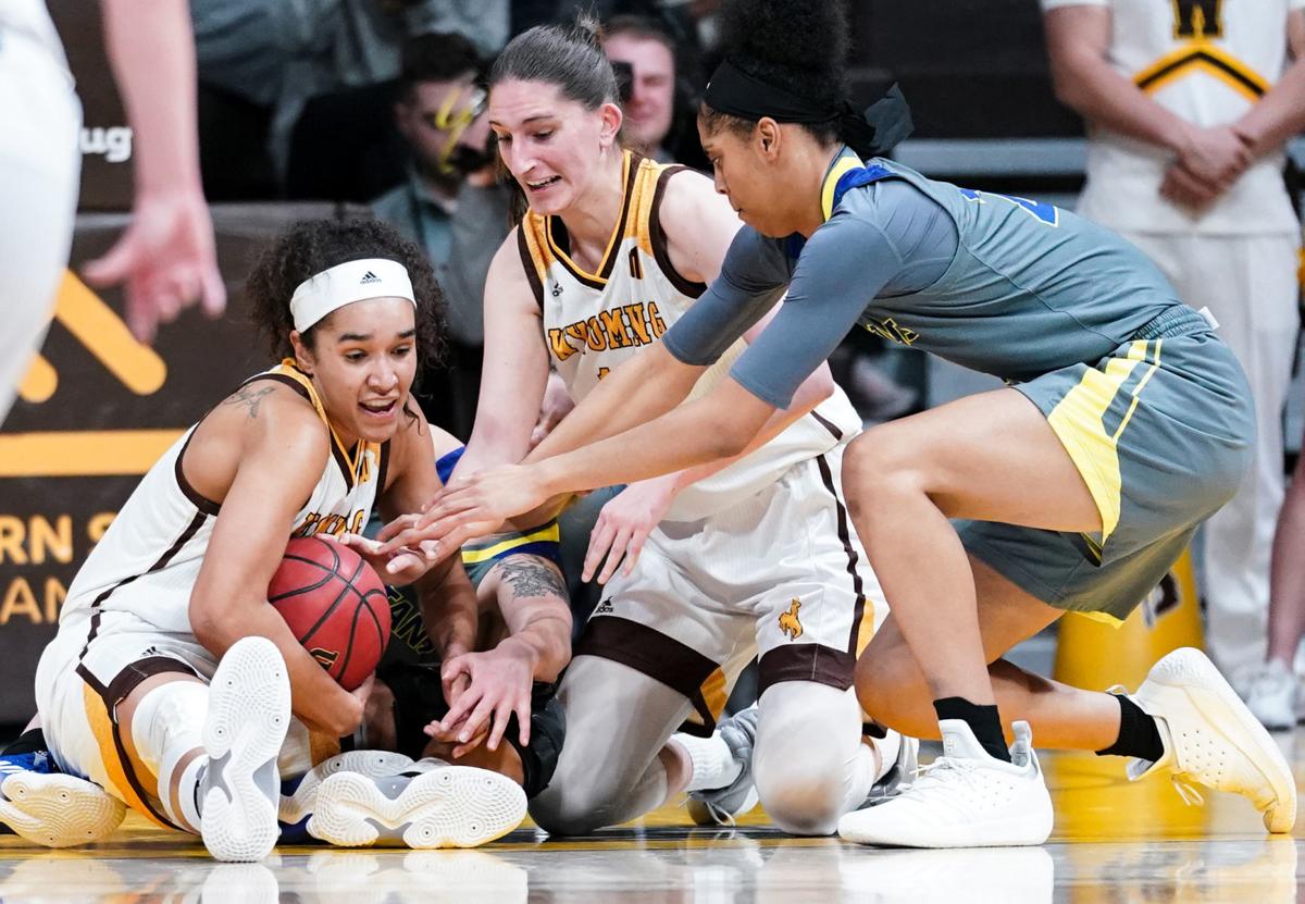 Gomez Light Up Sjsu Defense To Close Regular Season Home Schedule