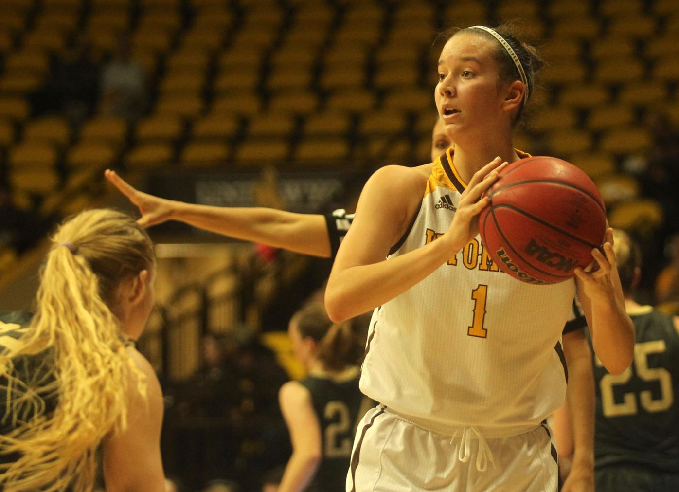 20181114_Cowgirls vs UCCS_jb_09_Karla Erjavec.JPG