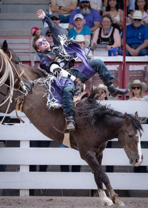 Texas bareback rider Kash Loyd adds to ledger at Cheyenne Frontier Days