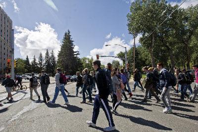 Students crossing 15th Street