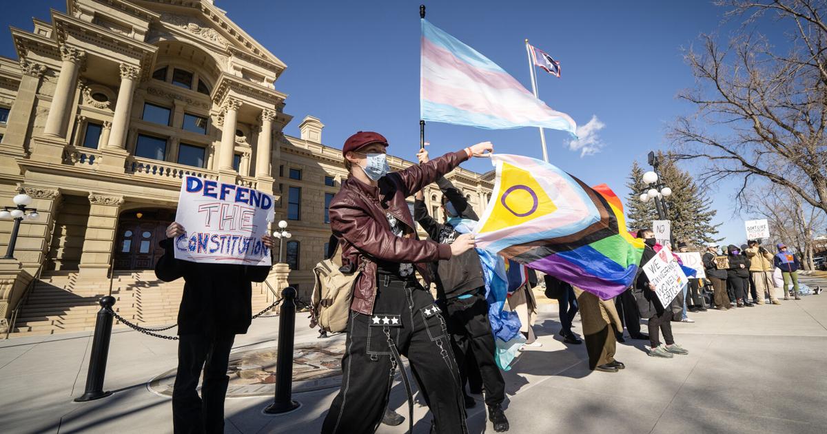 Wyoming Riots Anti-Trump protesters demonstrate outside Wyoming State Capitol ...