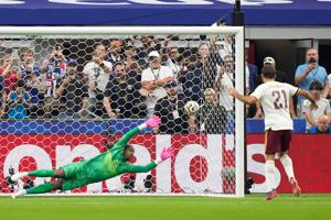 Spain shuts down France in World Cup semifinal