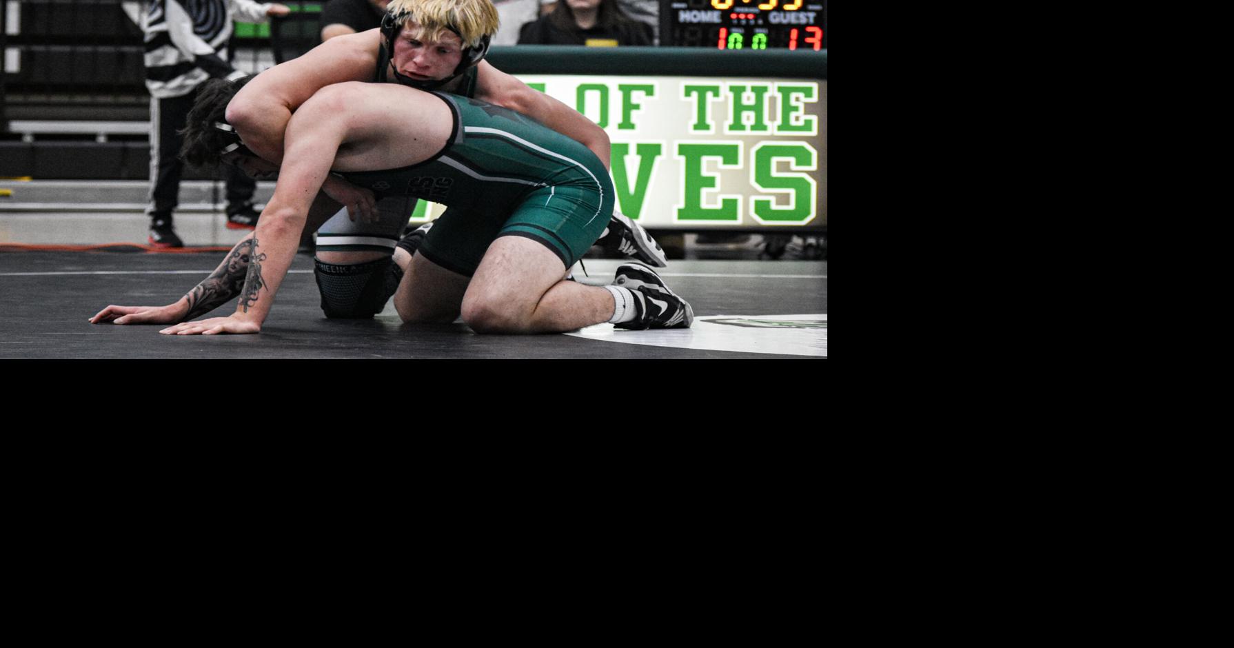 Wolves wrestling sees success to start season