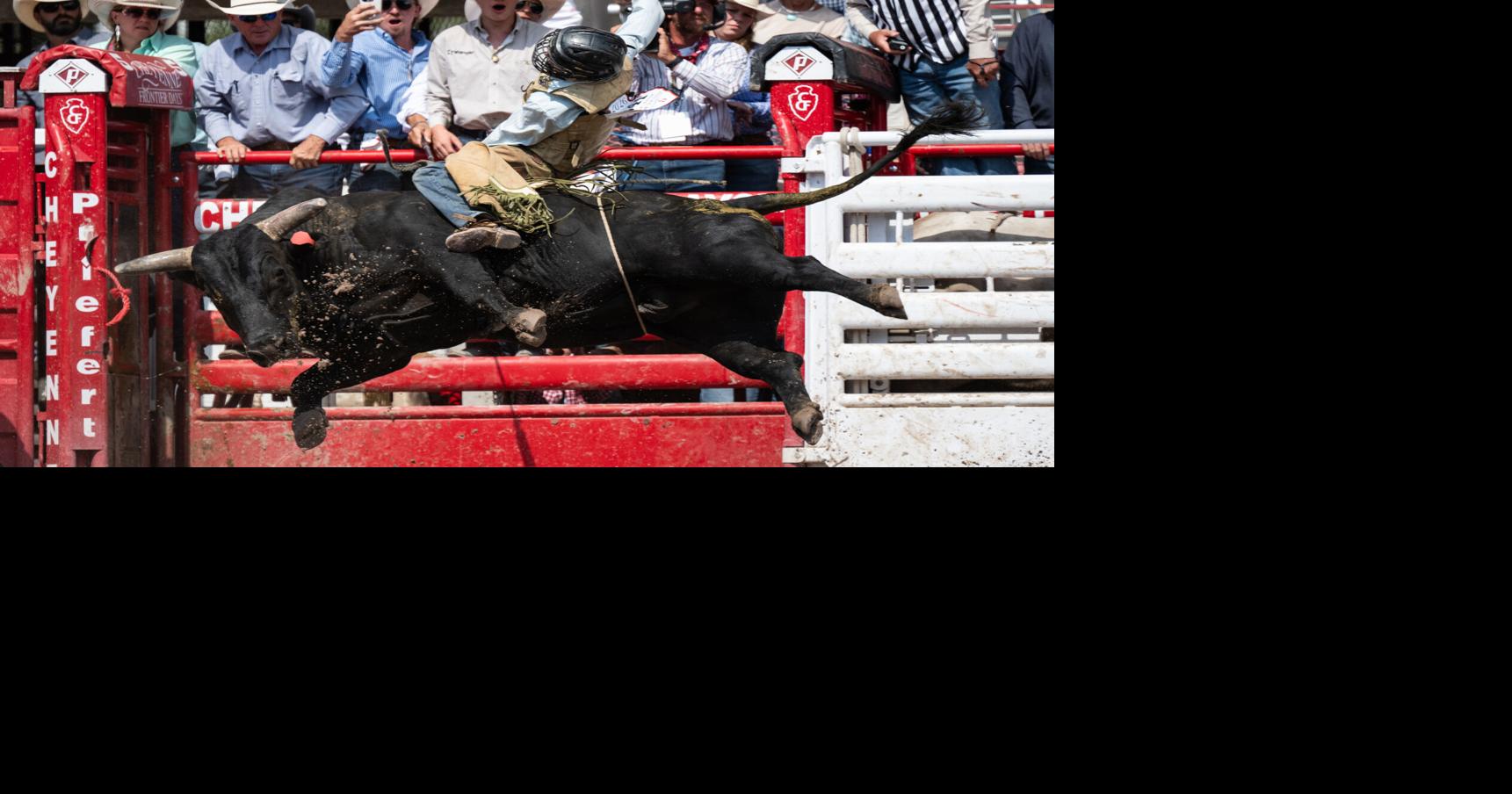 World No. 1 bull rider Noah Lee nearly sets arena record at Cheyenne Frontier Days