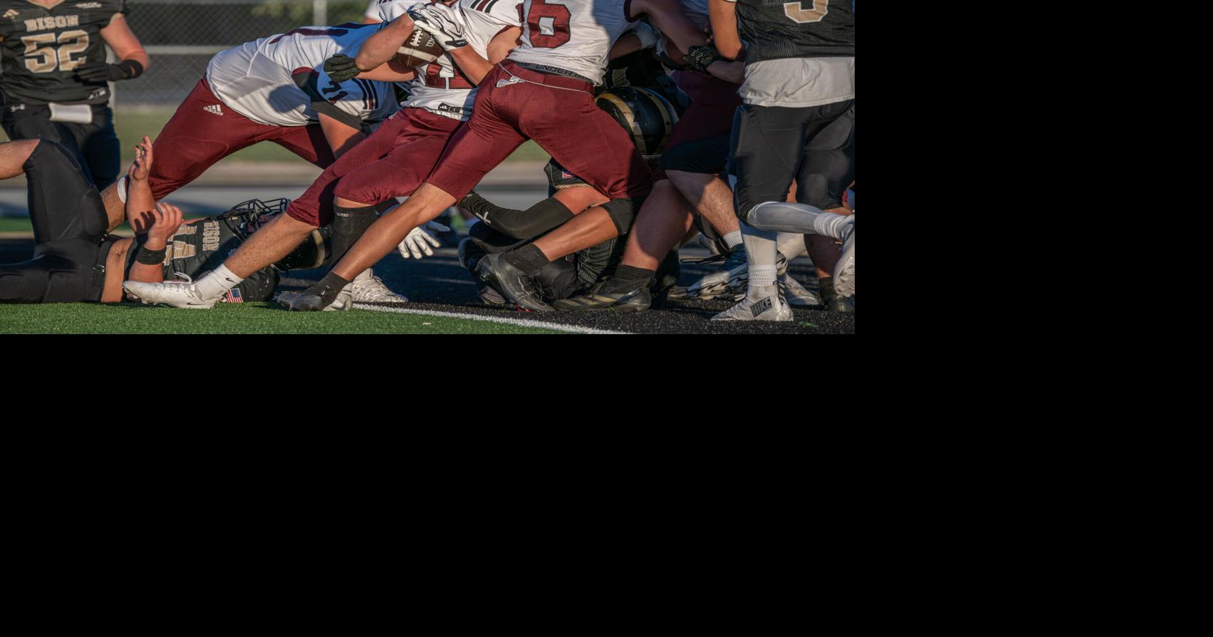 Kirsch goes for 4 touchdowns as Plainsmen upend Bison on road