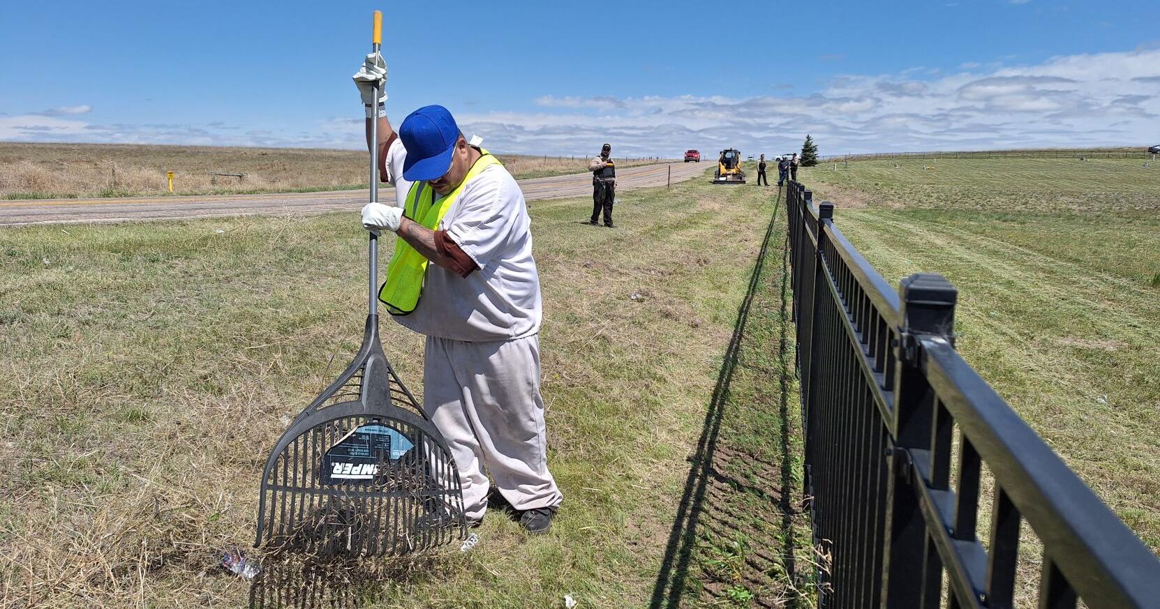 Laramie County sheriff begins inmate public service program - Vimarsana News