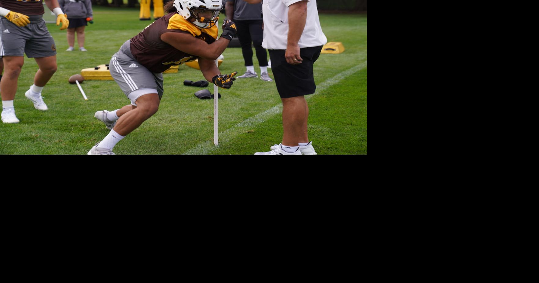 Wyoming DE Esaia Bogar wants to be a 'real menace' | WyoSports ...