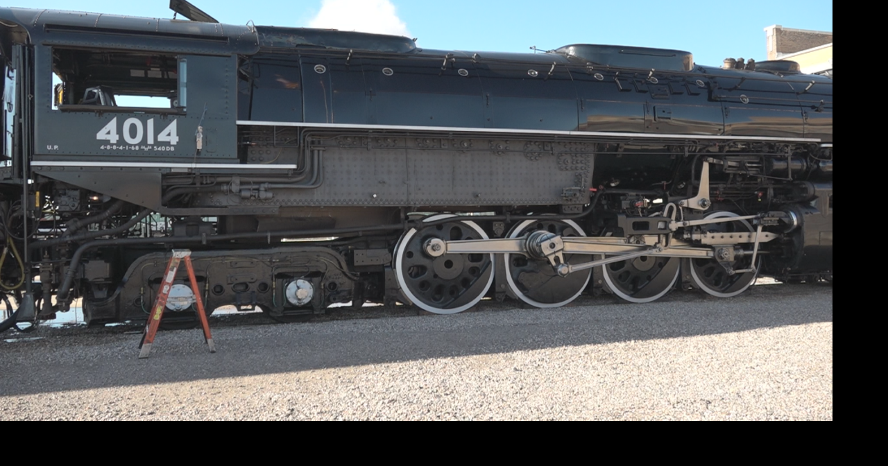 Big Boy 4014 Departs from Cheyenne