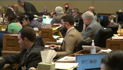 Lawmakers look at the budget and gold on the 23rd day of legislation