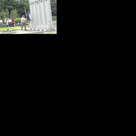 Fallen heroes honored at Memorial Day service | Local News ...