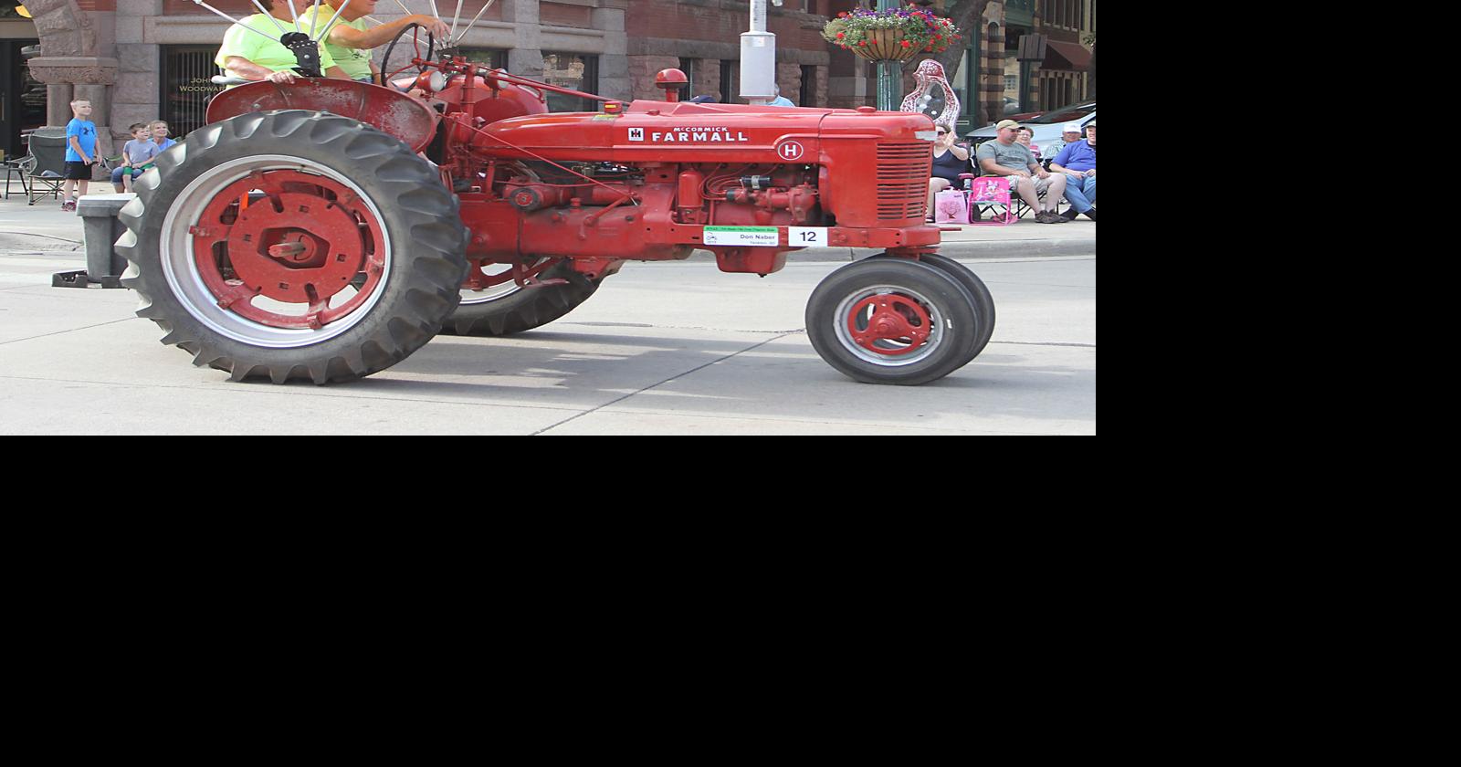 Yankton Tractor Ride Hits The Big 10 Community