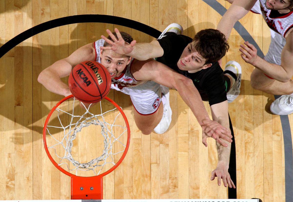 Stewart S Shot Helps Und Upset Coyotes Sports Yankton Net