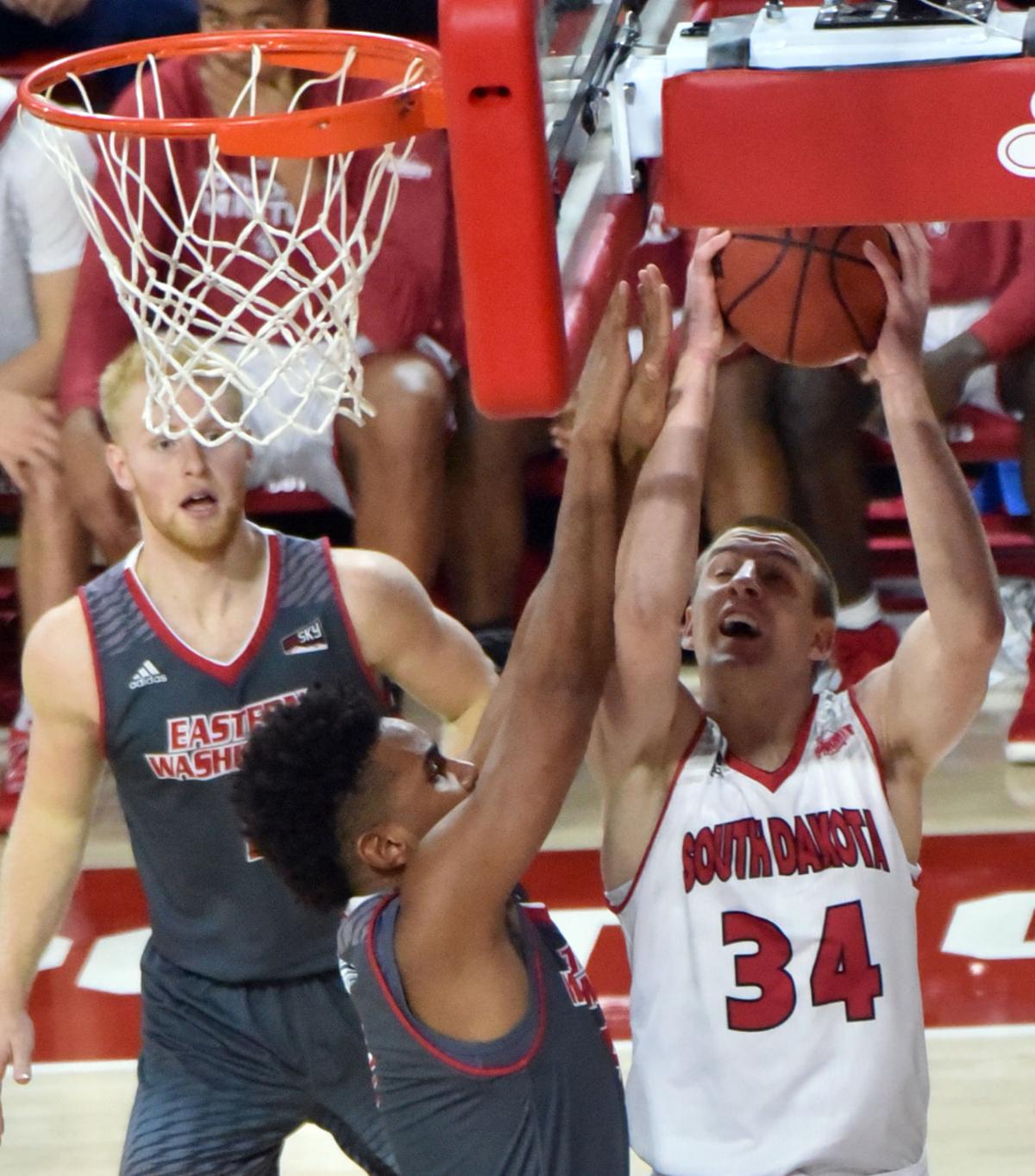 Mooney S Clutch Shots Send Usd Men To Home Win Sports Yankton Net