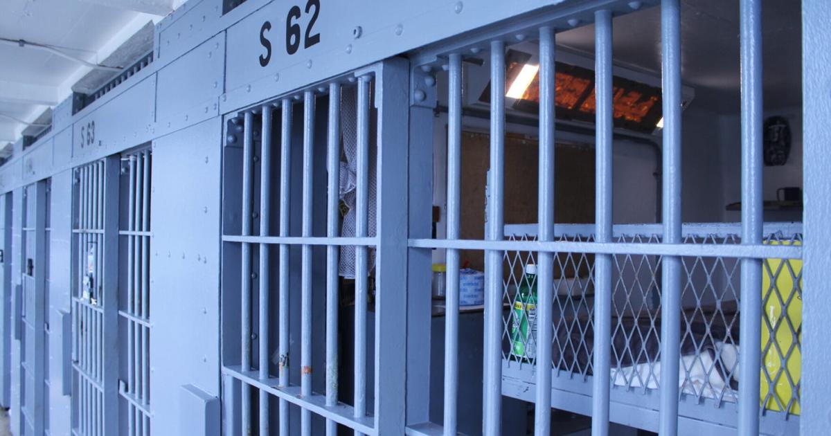 10 South Dakota Inmates Paroled For Deportation, Governor Says