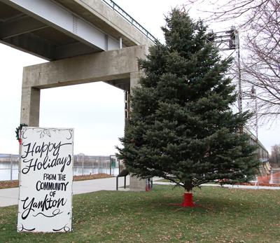 parade to be merry bright community yankton net chicago christmas lights parade