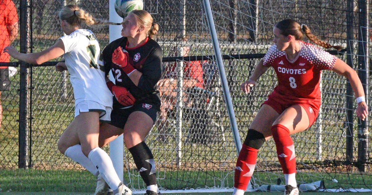 Soccer: Bison Surge Past USD 4-3