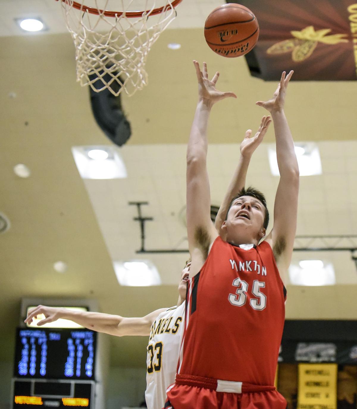 Bucks Surge Past Mitchell 58 50 Sports Yankton Net