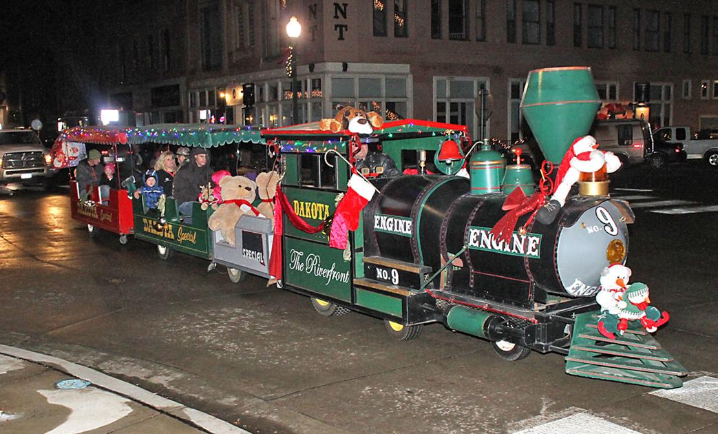 Holiday Festival Of Lights Readies For Festive Evening Community