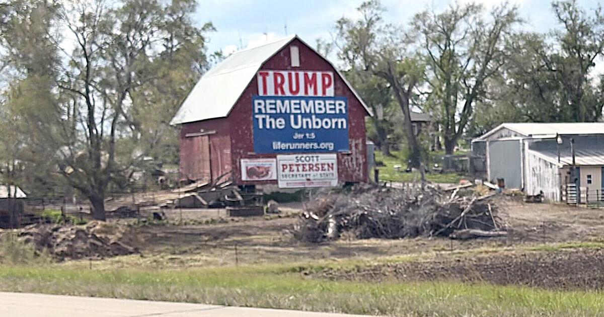 Nebraska’s ‘Trump Barn’ Regains Sign, Thanks To Anonymous Donor, Installation Help