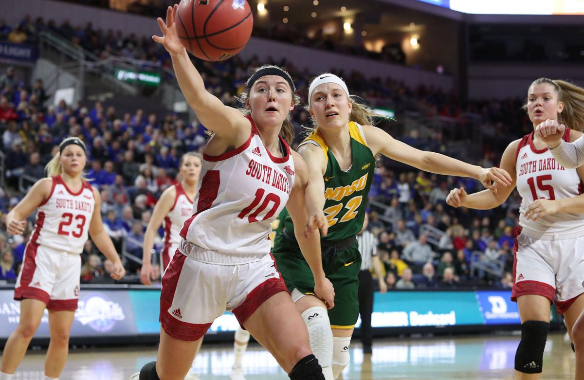Atypical Passion For Defense Helps Usd Roll Into Semis Sports