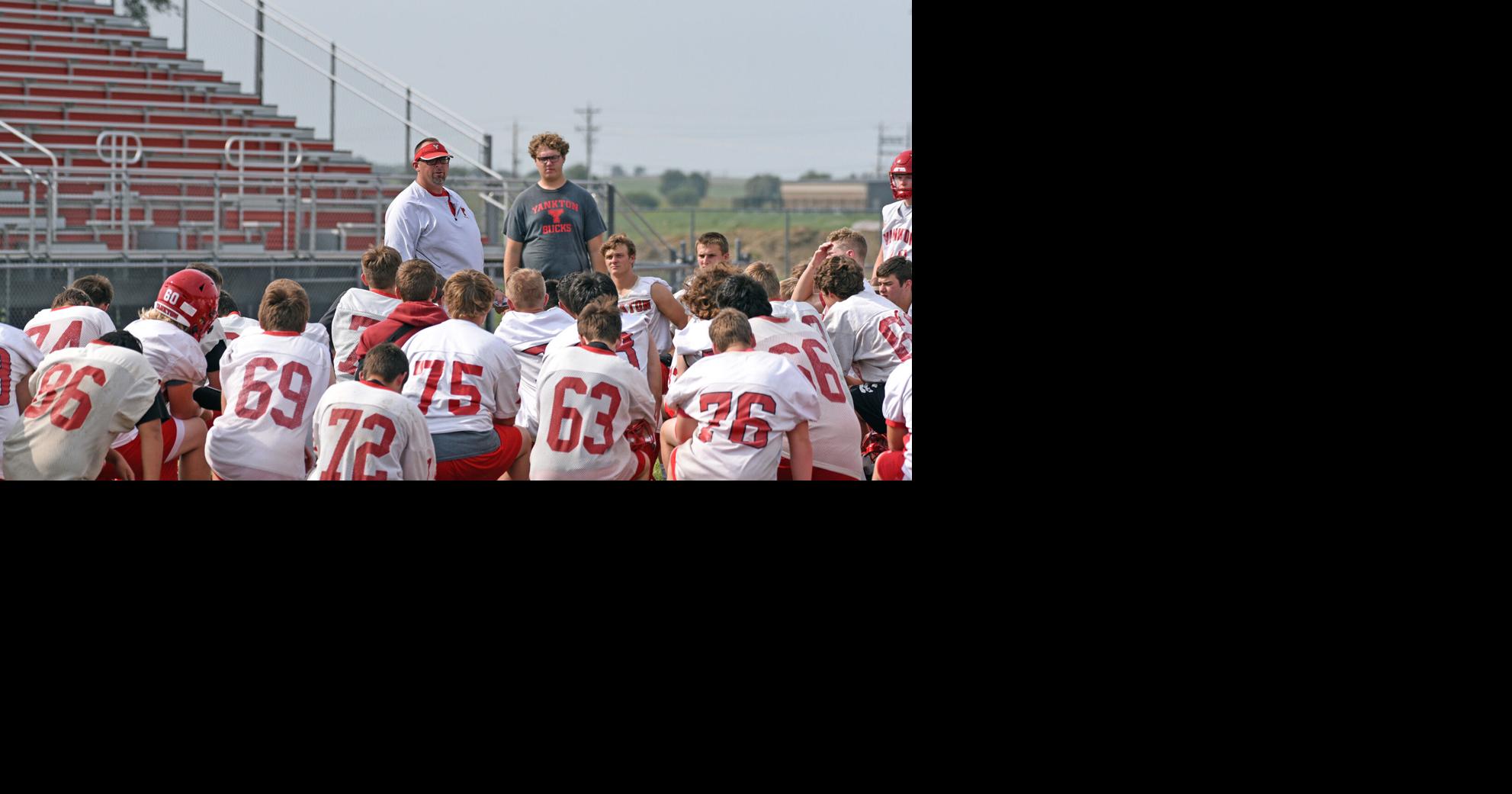 football-bucks-remain-third-in-polls-sports-yankton