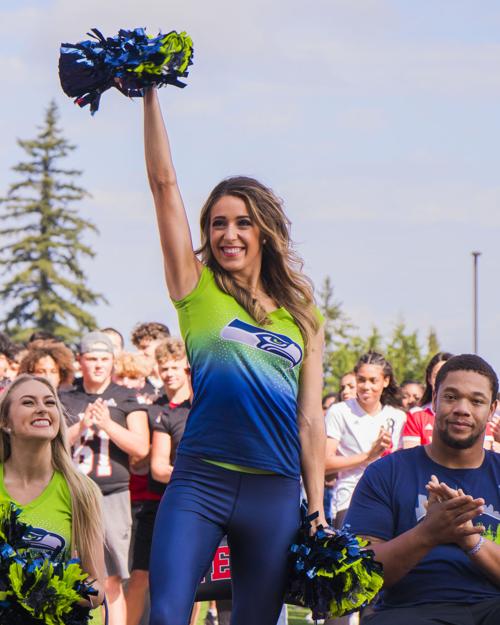 yelm.190906.yelm.seahawks.donation.jw6.jpg