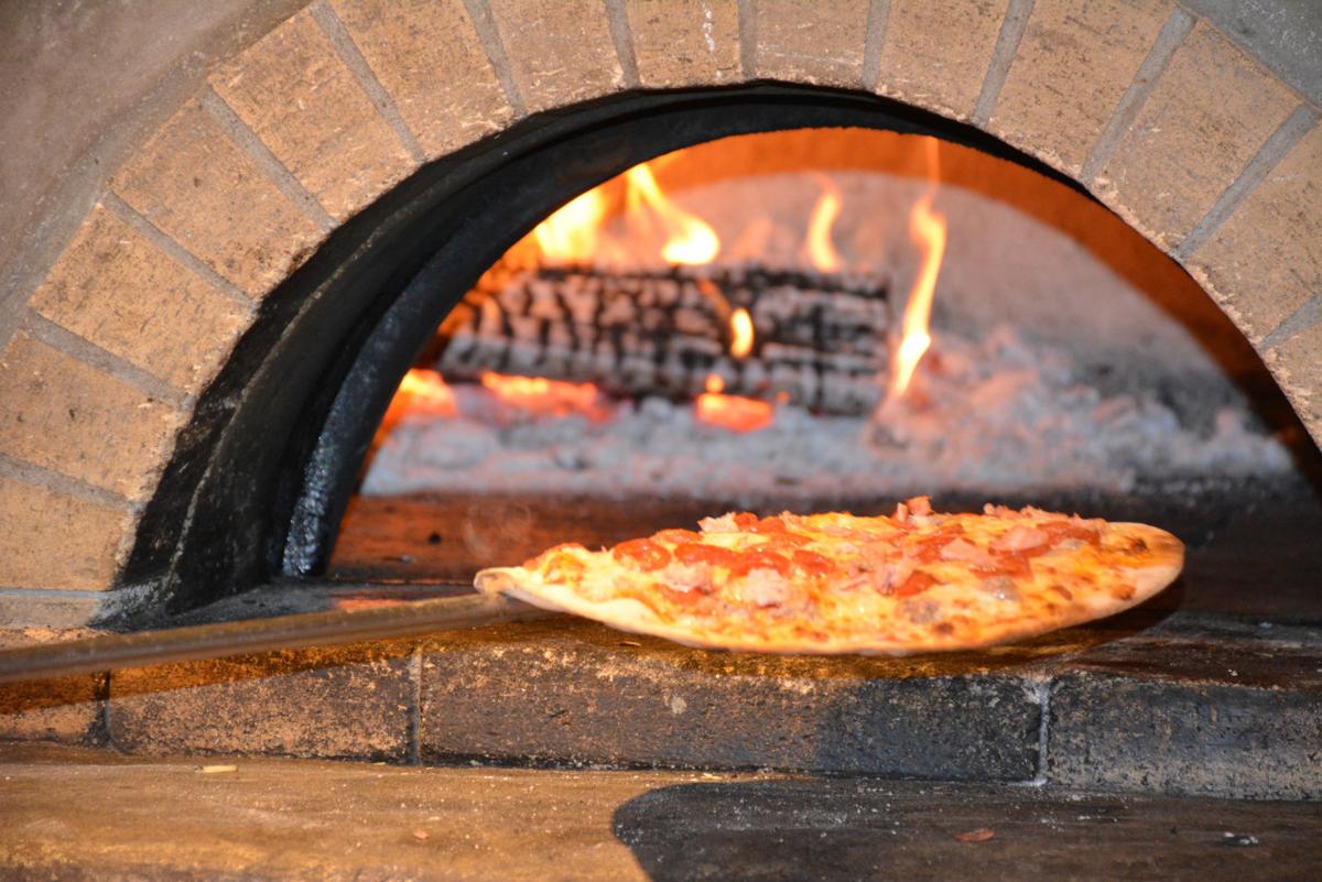 Yelm's Pizzeria La Gitana Serves Pizza With a Little Slice of Europe