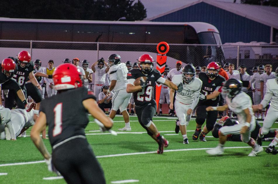Prep Football Yelm Delivers 28 0 Shutout Win In First Ssc Matchup