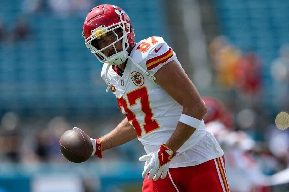 Chiefs' Travis Kelce tops big brother on Super Bowl stage