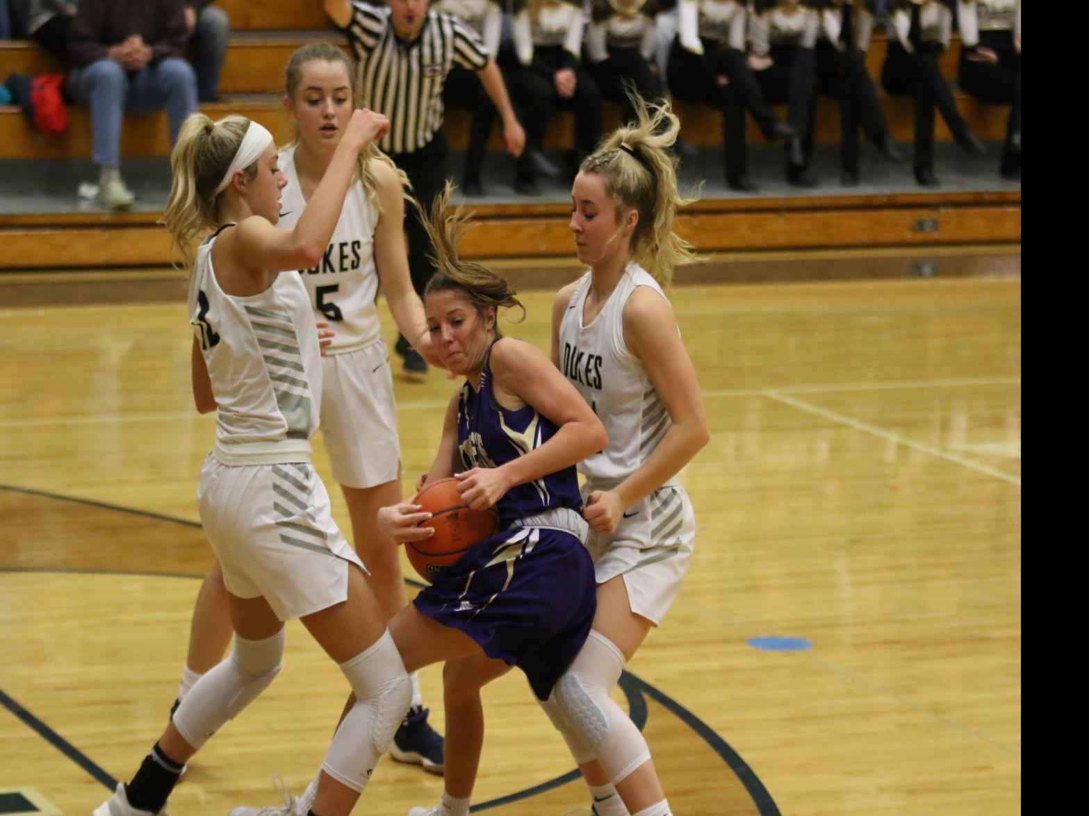 The York Girls Get Off To A Slow Start But Hang On Against Holdrege Sports Yorknewstimes Com