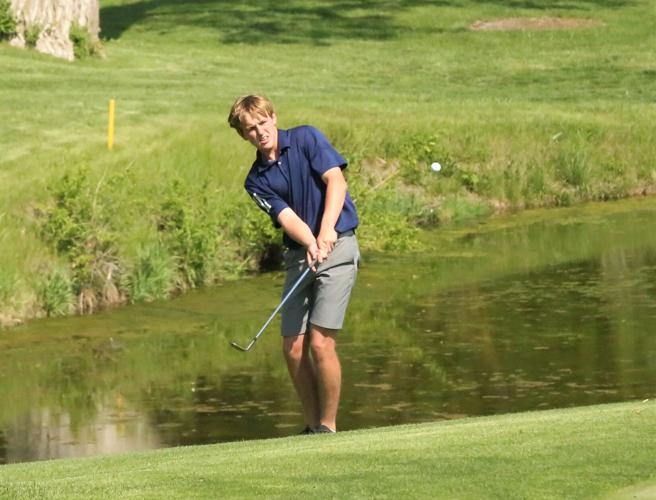 Seevers makes a scrambling par at district in Beatrice