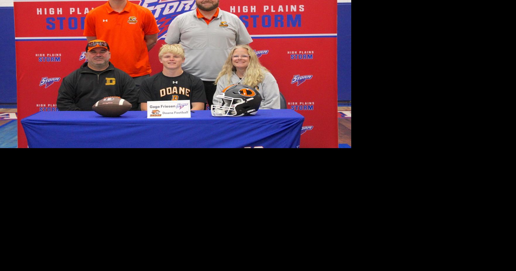 Gage Friesen chooses to play football at Doane University