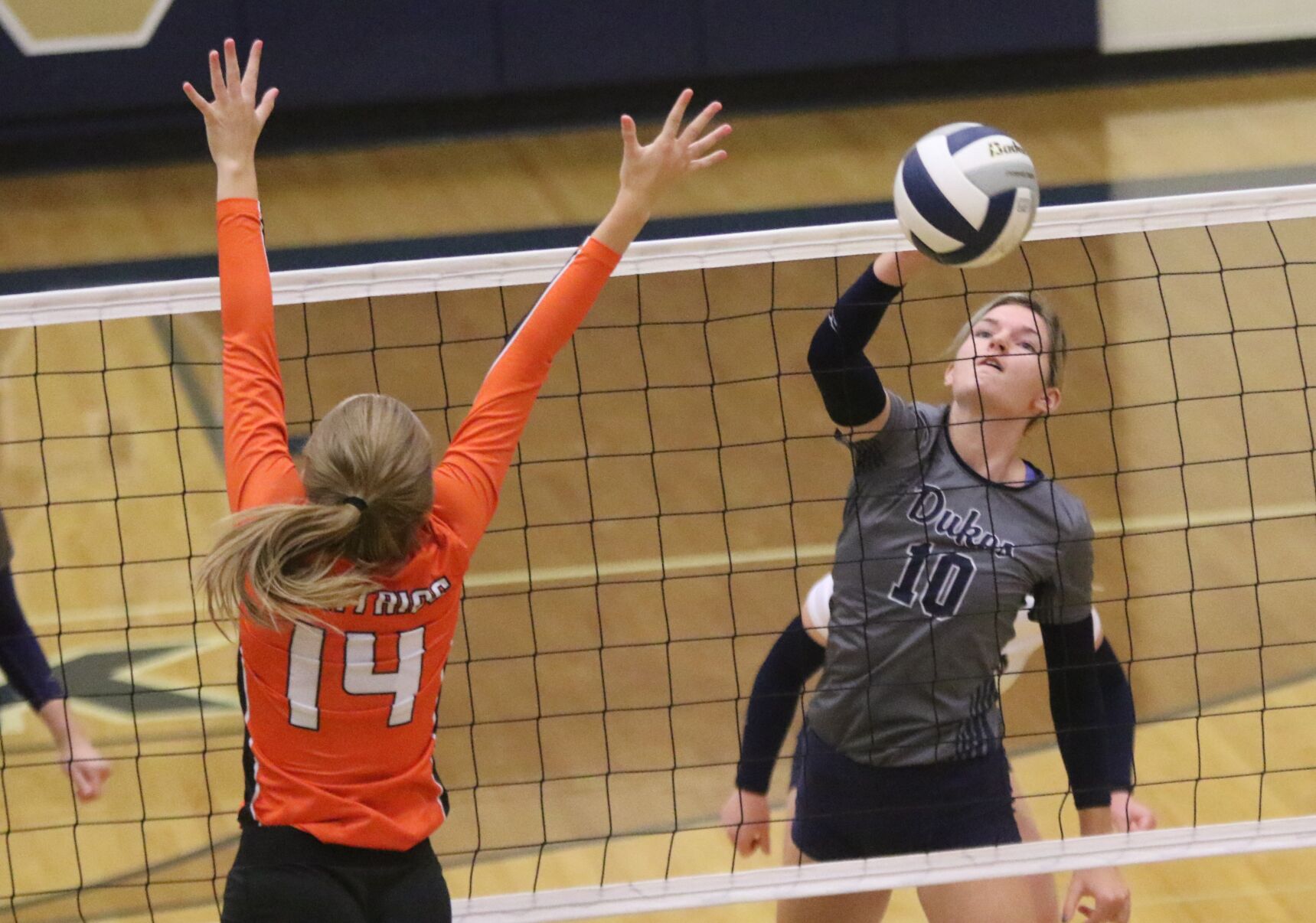 Duke volleyball splits with Seward Beatrice