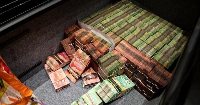 Witnesses sought after theft of cash from vehicle in Newmarket