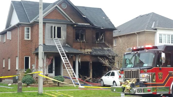 3 people escape Richmond Hill house fire safely thanks to neighbour