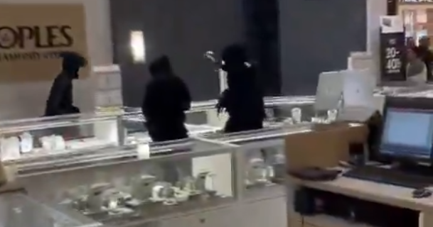 4 suspects sought after Richmond Hill jewelry store theft