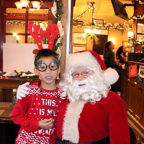Olde Tyme Christmas candlelight parade in Unionville