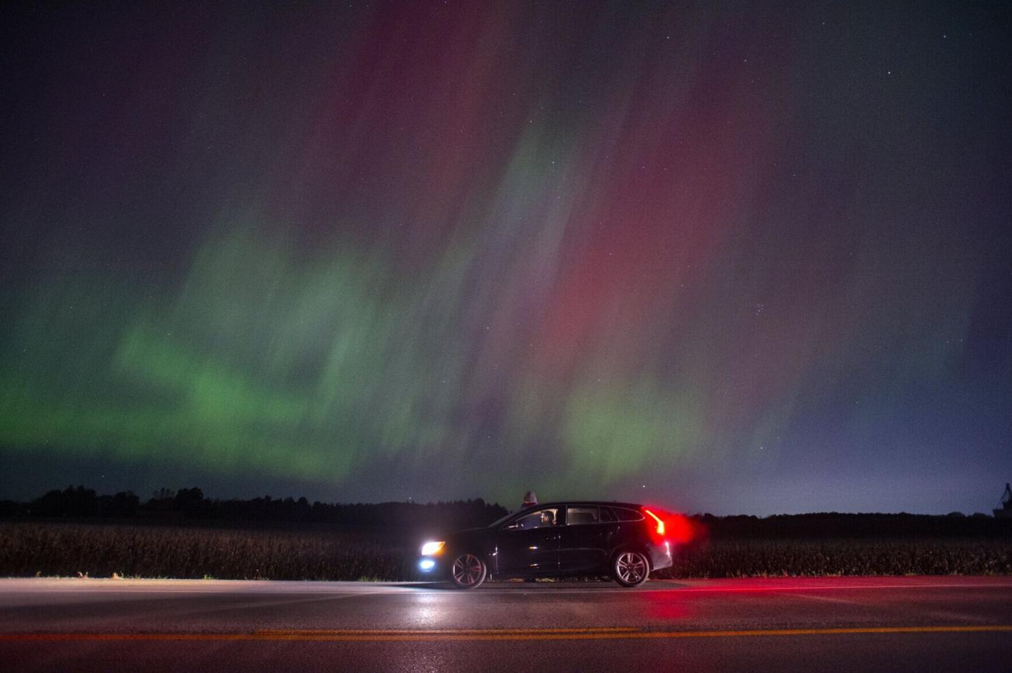 Photos and videos of the northern lights across Ontario