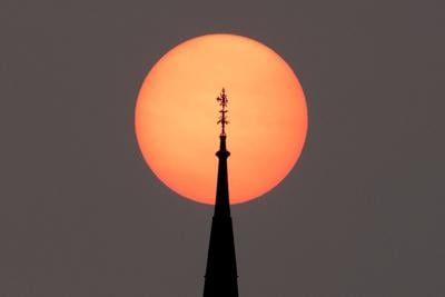 野火为日落染上色彩