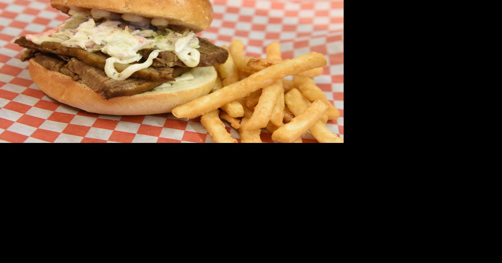 Leonardo’s tossin’ dough and smokin’ meats in Schomberg