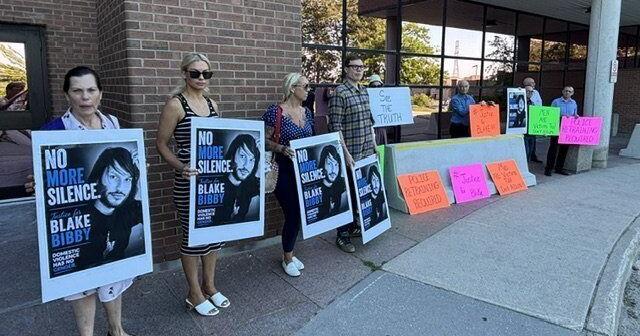 Mom of slain Newmarket man speaks at rally before murder trial