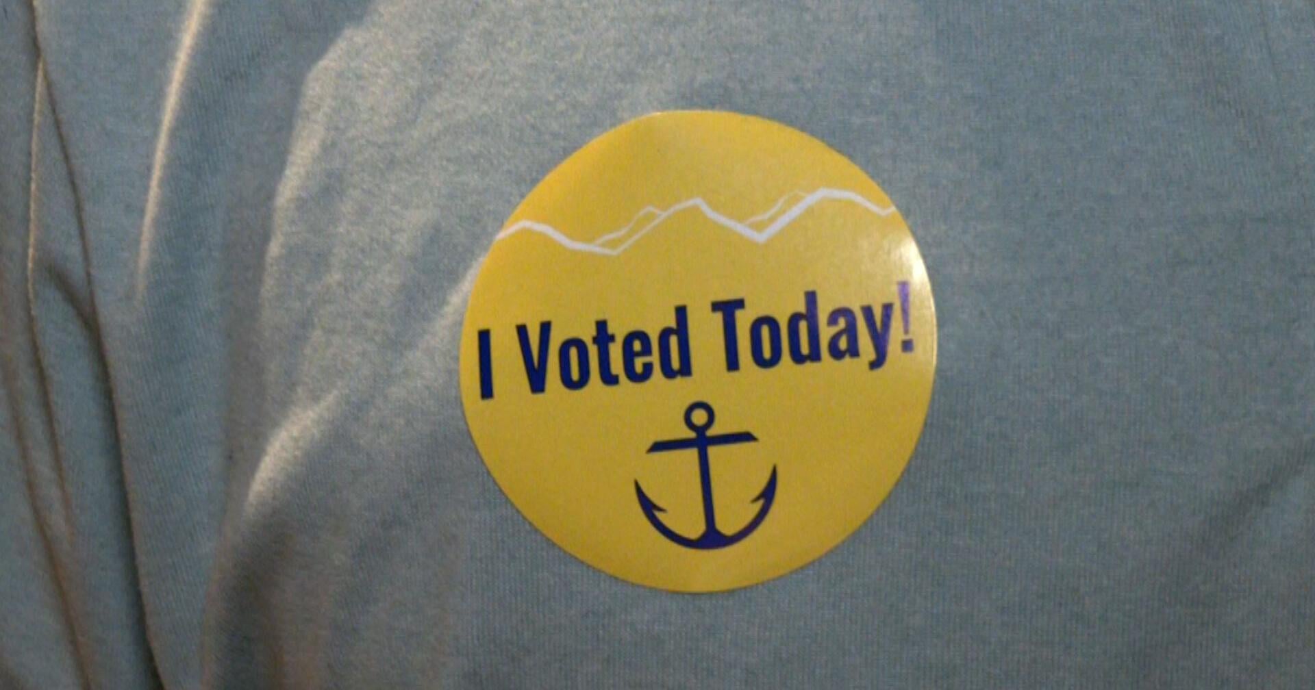 Residents cast their vote in the Anchorage mayoral runoff election - Vimarsana News