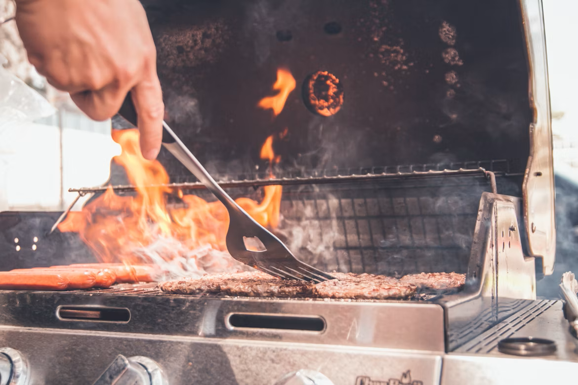 <a href="https://www.youralaskalink.com/news/national/got-grill-timidation-state-of-the-summer-cookout/article_cfa064e9-9cd1-553c-a60e-bc9d6054abe0.html" target="_blank">Got grill-timidation? State of the summer cookout</a>