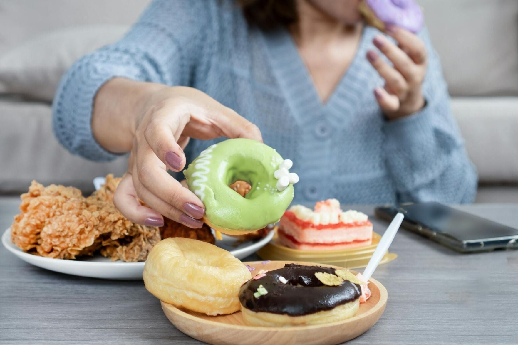 <a href="https://www.youralaskalink.com/arts_and_entertainment/health/can-you-really-be-addicted-to-food-researchers-are-uncovering-convincing-similarities-to-drug-addiction/article_34fd471d-9c49-5003-9724-5bbb419cfe6b.html" target="_blank">Can you really be addicted to food? Researchers are uncovering convincing similarities to drug addiction</a>