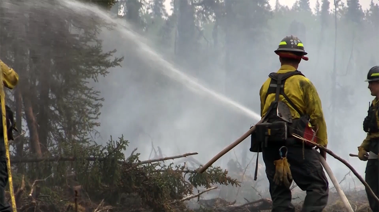 <a href="https://www.youralaskalink.com/news/local/alaska-wildfire-activity-slows-as-crews-contain-most-active-fires/article_22e2abd6-1750-4489-8ef8-bca5322a63cd.html" target="_blank">Alaska wildfire activity slows as crews contain most active fires</a>