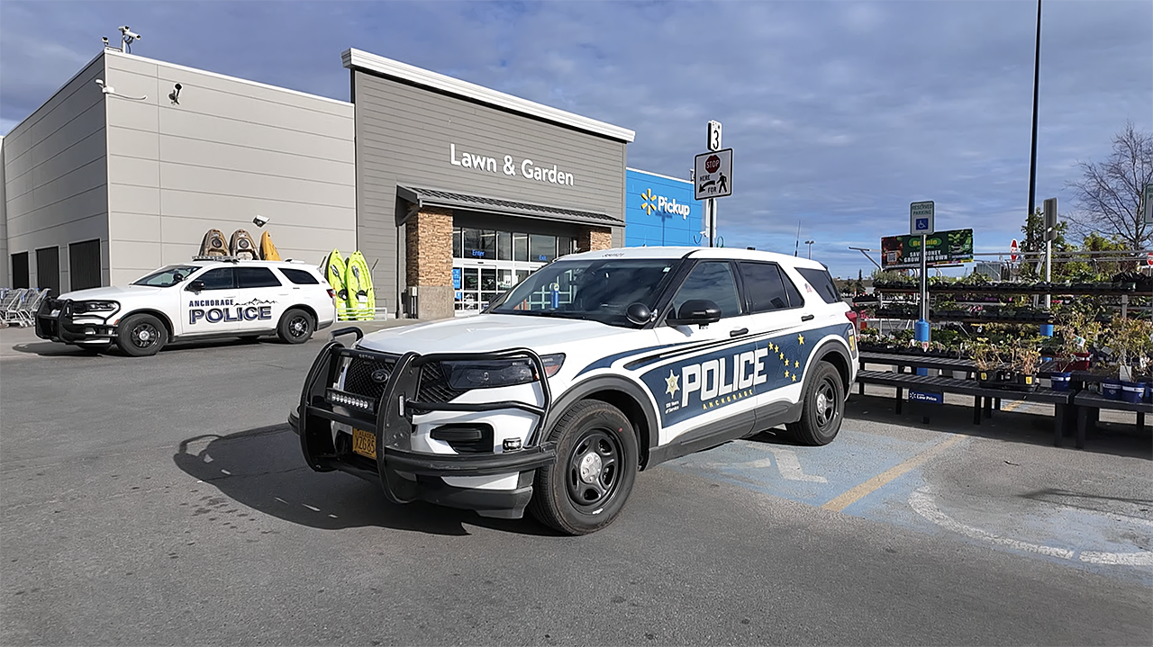 <a href="https://www.youralaskalink.com/news/crime/officer-who-fired-fatal-shot-in-anchorage-walmart-shooting-identified/article_c9195849-cc75-460f-a383-c8a0e98dd2b9.html" target="_blank">Officer who fired fatal shot in Anchorage Walmart shooting identified</a>