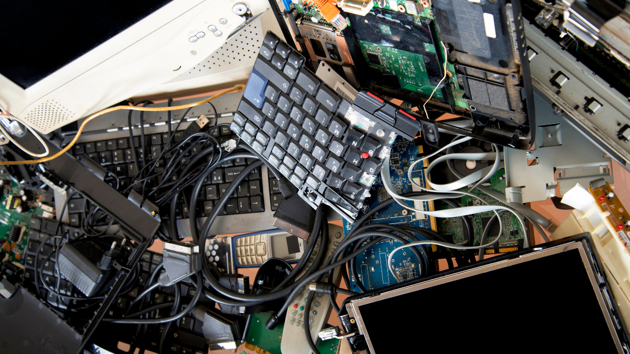 <a href="https://www.youralaskalink.com/news/local/anchorage-hosts-free-electronics-recycling-event-this-saturday/article_4f77a294-ea43-4dc0-b1a8-0afc756593ae.html" target="_blank">Anchorage hosts free electronics recycling event this Saturday</a>