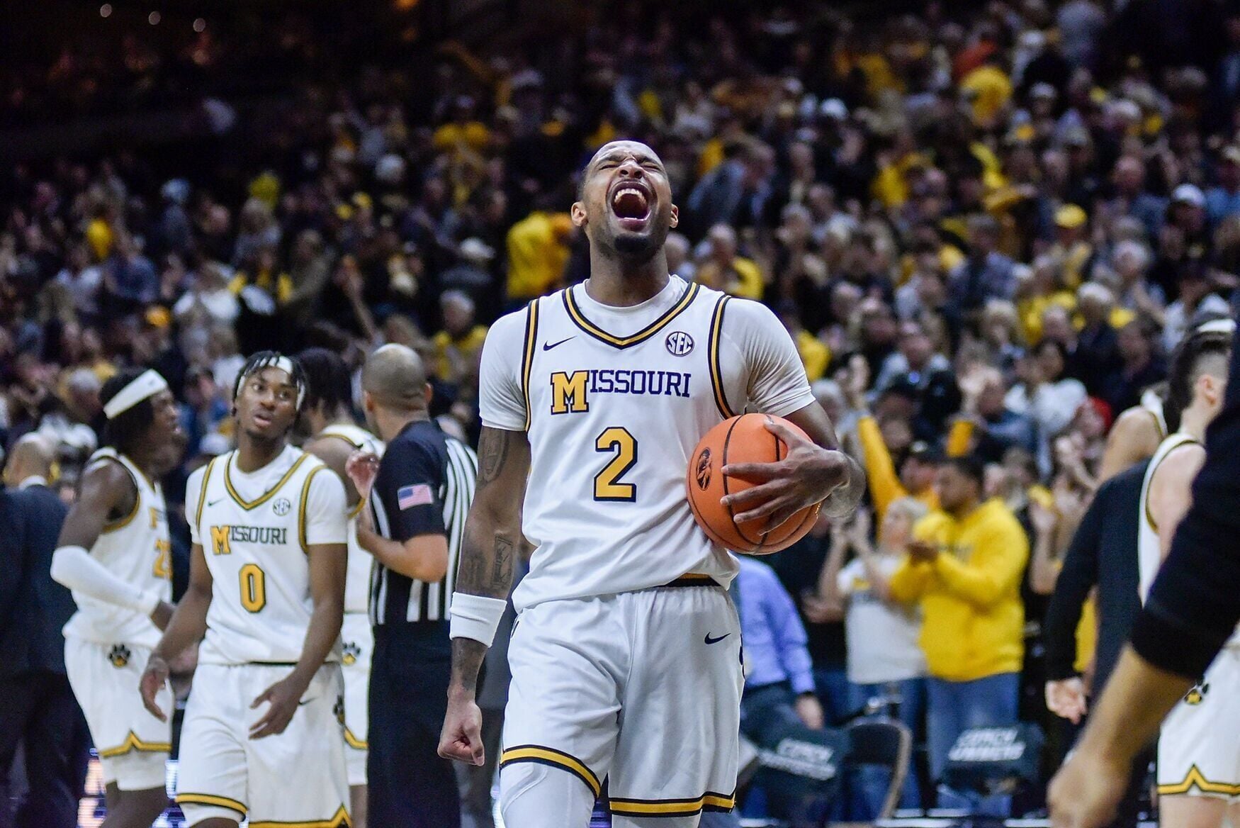 <a href="https://www.youralaskalink.com/sports/national/bates-officially-signs-with-utah-jazz-sits-in-first-summer-league-matchup-against-hawks/article_e073375d-b759-5f34-a12c-01001b2d42d4.html" target="_blank">Bates officially signs with Utah Jazz, sits in first Summer League matchup against Hawks</a>
