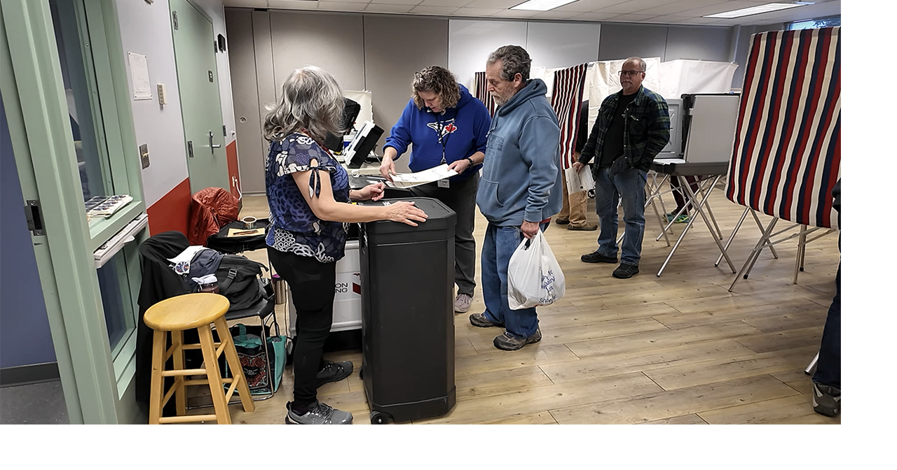 Early voting draws long lines at Wasilla polling site ahead of Alaska election