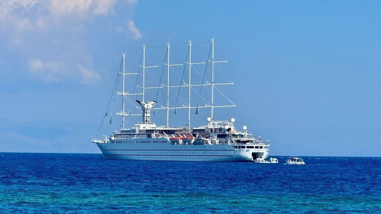 <a href="https://www.youralaskalink.com/news/national/windstar-s-luxury-yachts-offer-swimming-from-the-ship-and-access-to-smaller-ports/article_e90f74d1-d157-5490-bf1a-d294ea23b5b6.html" target="_blank">Windstar’s Luxury Yachts Offer Swimming From the Ship and Access to Smaller Ports</a>